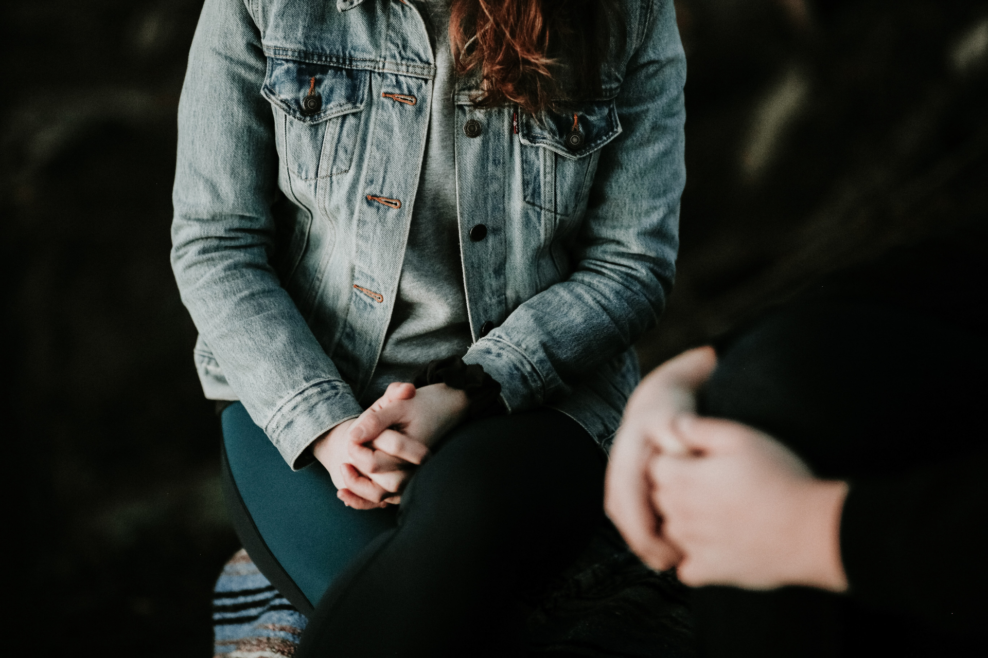 Photo of a woman sitting with a friend. Discover how an anxiety therapist in San Francisco, CA can help you overcome your symtpoms and begin living an anxiety free life.